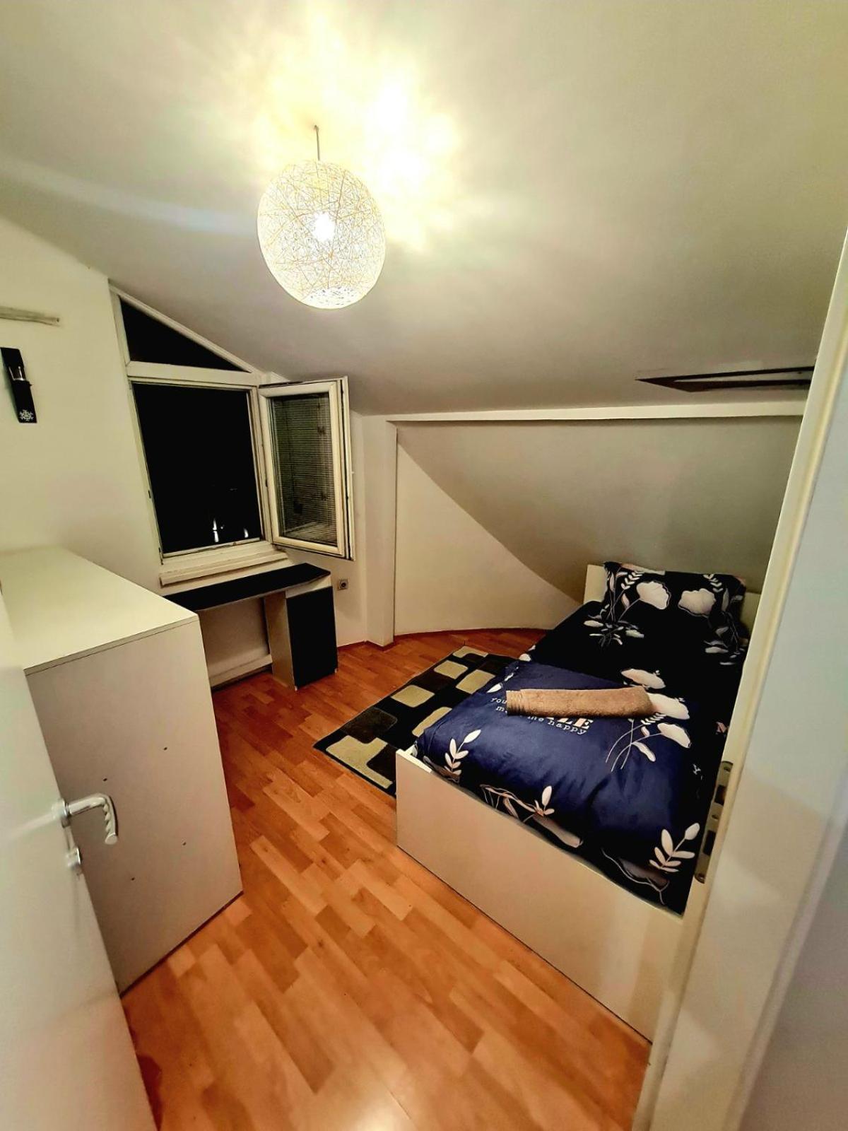 Dm Hostel And Apartments Skopje Bagian luar foto