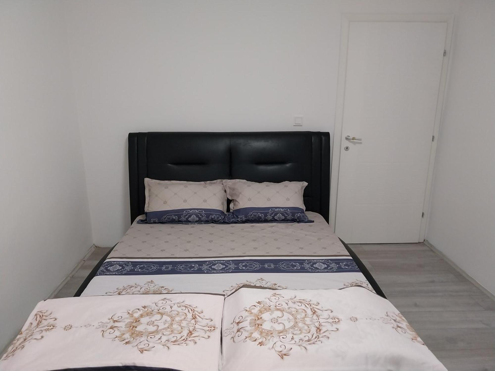 Dm Hostel And Apartments Skopje Bagian luar foto
